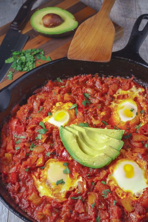 Shakshuka eggs poached in tomato and pepper sauce recipe